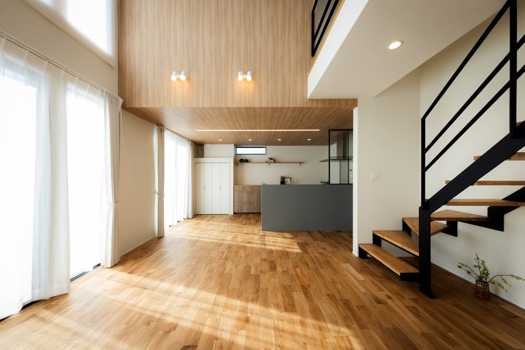 画像：こだわりのマテリアルが映えるナチュラルモダンな住まい