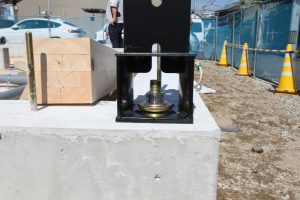 SE構法の土台敷き　SE金物