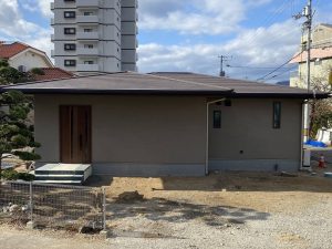 塗り壁の質感が美しい、平屋のお家